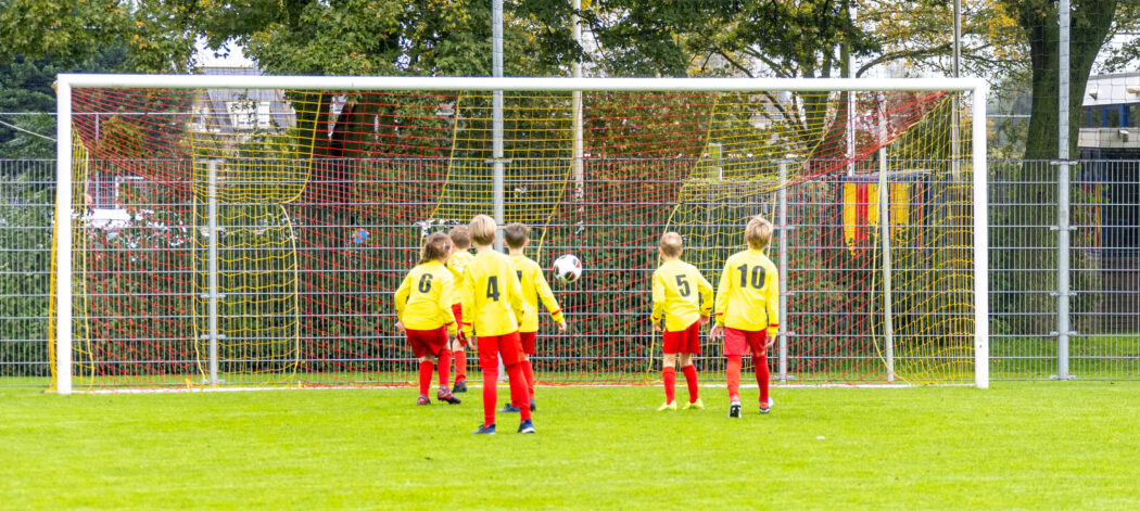 Eerste competitiewedstrijd JO8-1